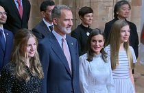 La familia real española junto a los premiados del Princesa de Asturias 2022
