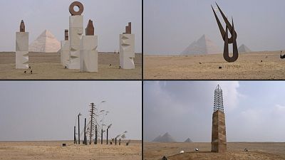 Necrópole das pirâmides de Gizé recebe obras de arte