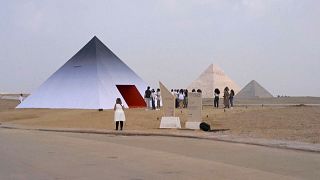„Echte“ und „nachgeahmte“ Pyramide