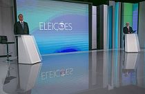 Le président brésilien sortant Jair Bolsonaro, à gauche, et l'ancien président Lula, participent à un débat présidentiel à Rio de Janeiro, au Brésil, le 28 octobre 2022.
