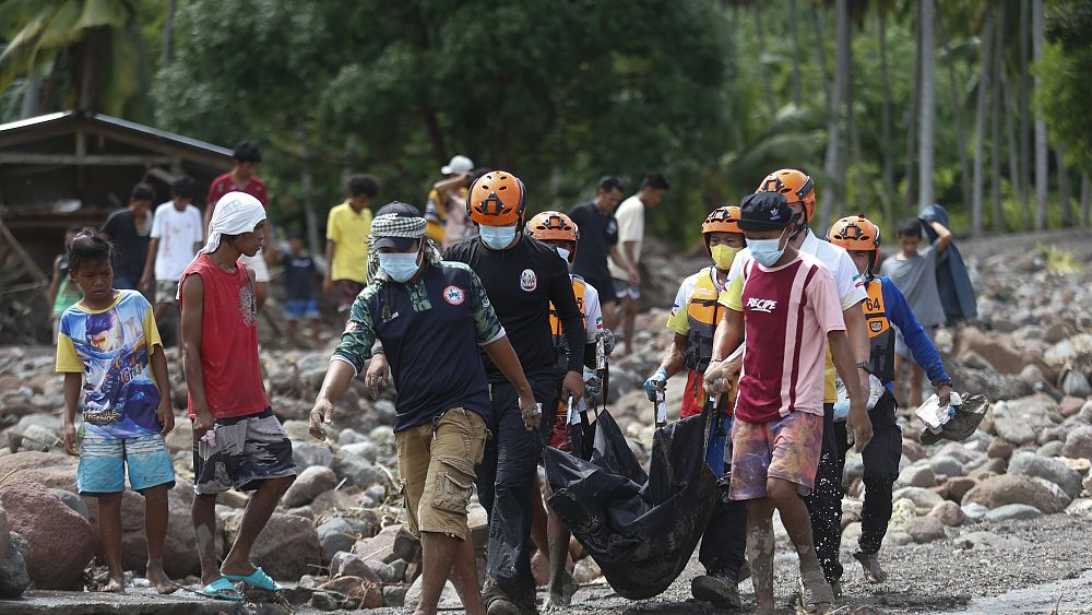 الفلبين تعلن خفض حصيلة قتلى العاصفة المدارية إلى 45 شخصاً