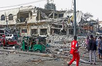 انفجاران يستهدفان وزارة التربية الصومالية ويخلفان العديد من الضحايا