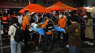 Une équipe de secours à Séoul, le 30 octobre 2022