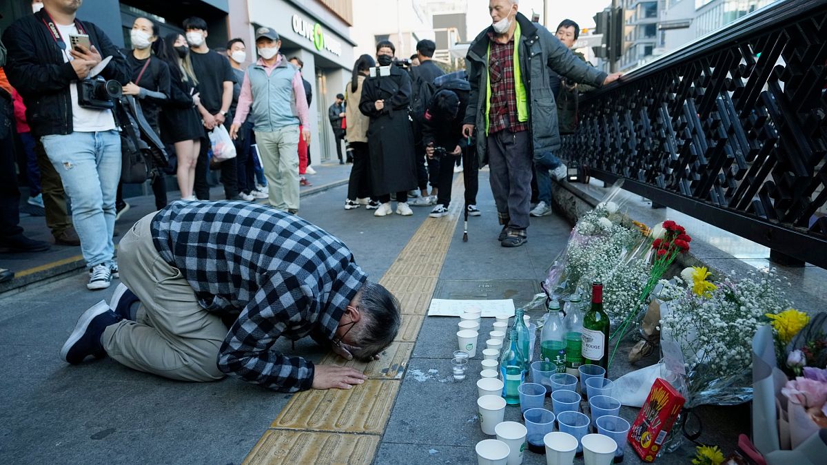Власти объявили, что в Сеуле установят несколько траурных мемориалов.