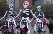 Desfile por el Día de los Muertos en Ciudad de México, en México