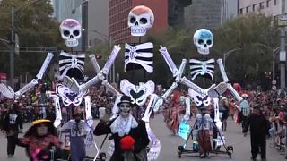 Desfile por el Día de los Muertos en Ciudad de México, en México