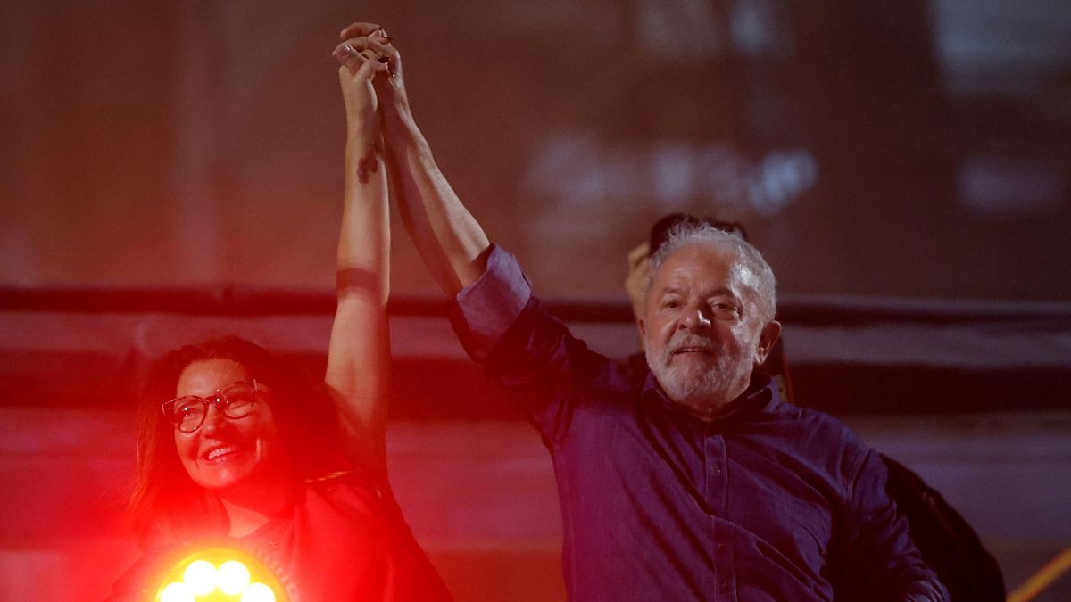 Lula et sa femme célébrant sa victoire, à Sao Paolo, le 30 octobre 2022