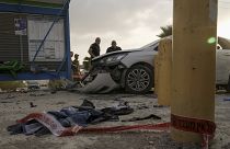 الشرطة الإسرائيلية تتفقد موقع حادث الدهس