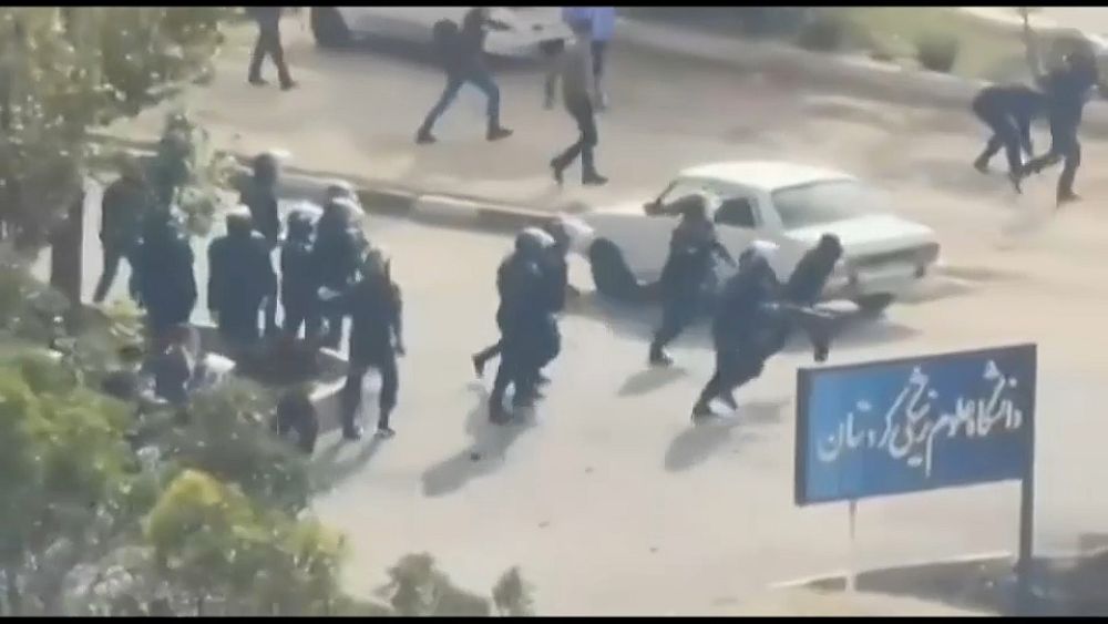 متظاهرون إيرانيون يحتجّون مجددا رغم أوامر الحرس الثوري ب"عدم الخروج إلى الشوارع"