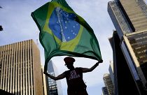 البرازيليون يترقّبون النتائج بعد إغلاق مراكز الاقتراع في انتخابات الرئاسة
