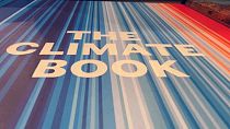 Portada del libro "The Climate Book" publicado por Greta Thunberg.