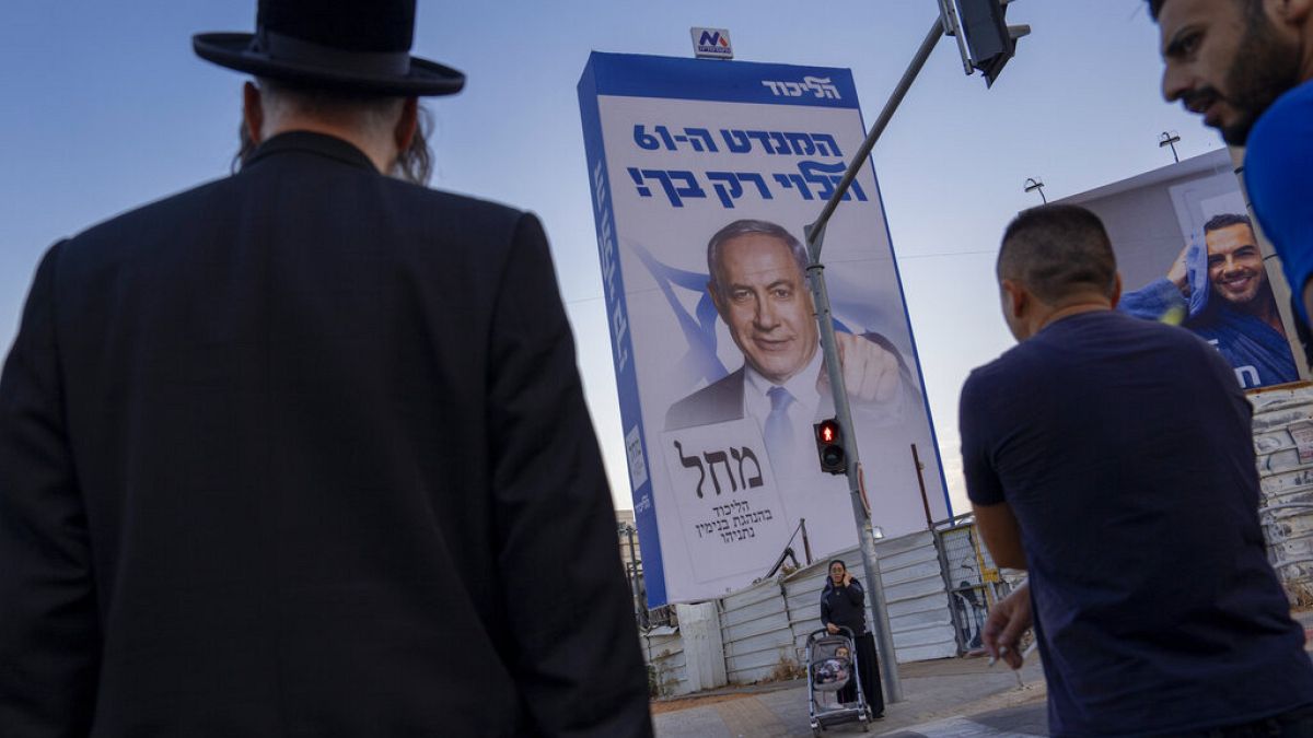 Un cartel de campaña de Benjamin Netanyahu