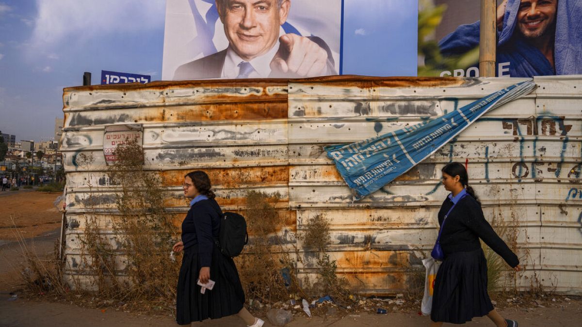 Sondagens mais recentes davam o Likud, o partido de Netanyahu, como o mais votado, mas longe da maioria