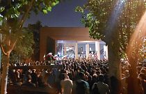 İran'ın başkenti Tahran'daki Şerif Teknik Üniversitesi'nde yönetim karşıtı protesto gösterisi düzenleyen öğrenciler