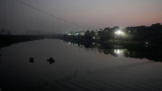 فروریختن پل معلق در شهر موربی ایالت گجرات هند