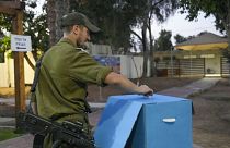 Az izraeli katonák már elkezdhették leadni voksaikat