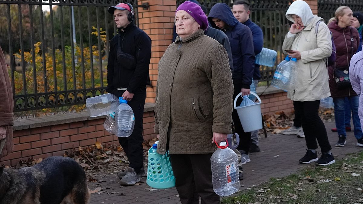Vízért állnak sorba a kijeviek 2022 október 31-én