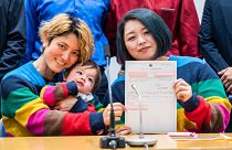 Tokyo’da eşcinsel çiftlere sertifika dağıtılıyor