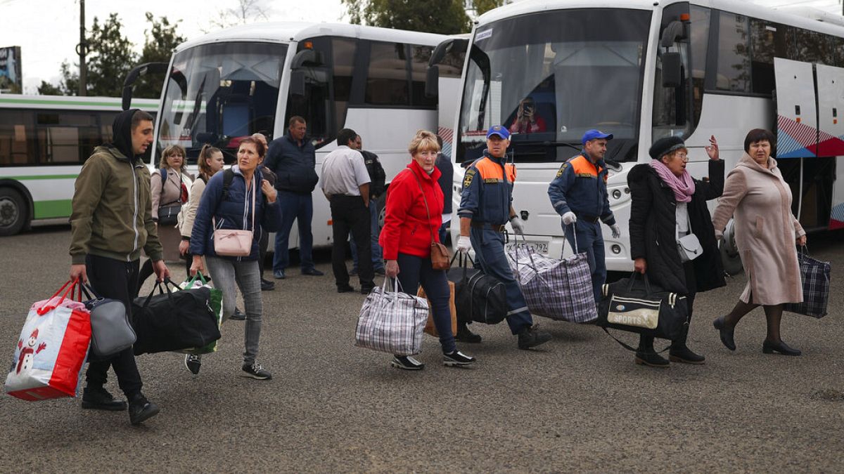 Κάτοικοι τς Χερσώνας μεταφέρονται / εκτοπίζονται στη νότια Ρωσία
