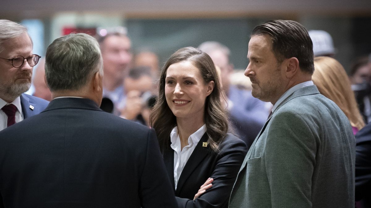Sanna Marin a brüsszeli EU-csúcson Orbán Viktorral