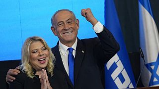 Az exit pollok szerint ismét Benjamin Netanjahu (jobbra) lehet Izrael miniszterelnöke