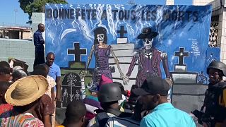 Haïti : les croyants vaudou célèbrent la Fête des morts
