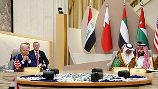 Joe Biden amerikai elnök és Mohammed bin Szalman szaúdi koronaherceg, a július 16-ai Öbölmenti Együttműködési Tanács ülésén