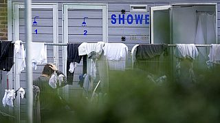 O centro de processamento de migrantes no aeroporto desativado em Manston, no condado de Kent