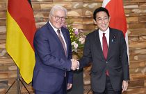 Президент Германии Франк-Вальтер Штайнмайер и премьер-министр Японии Фумио Кисида