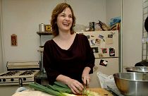 Food writer Julie Powell chops leeks to make potato leek soup in her apartment in New York on Sept. 30, 2005.