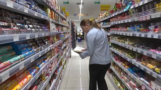Супермаркет в Греции, которая ввела систему недорогих "корзин для домохозяйств"