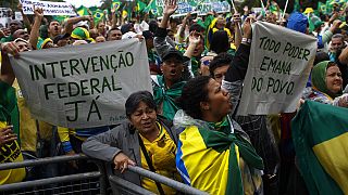 Apoiantes de Bolsonaro em protesto para exigir "intervenção militar"