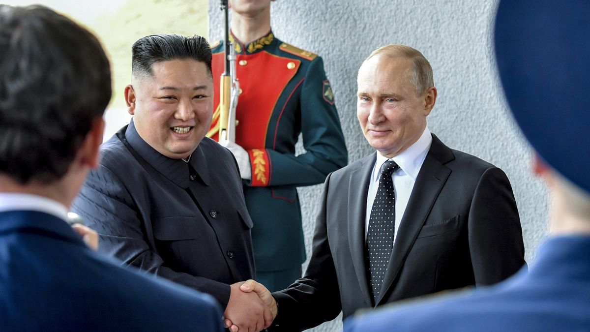 Kim Dzsongun észak-koreai vezető Vlagyimir Putyinnál, 2019-ben