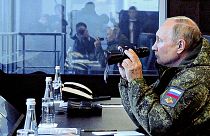 Le président russe Vladimir Poutine assiste à l'exercice militaire de Vostok 2022 dans l'extrême est de la Russie, mardi 6 septembre 2022