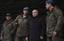 Il presidente Putin a colloquio con dei militari russi