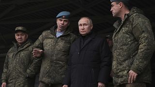 Vlagyimir Putyin orosz katonai vezetőkkel