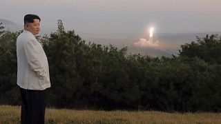 Лидер КНДР Ким Чен Ын наблюдает за испытанием ракеты в период между 25 сентября и 9 октября 2022 года