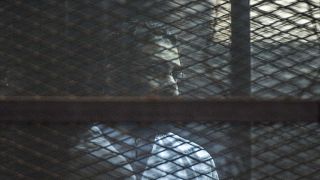 علاء عبد الفتاح خلال جلسة محاكمة (أرشيف)