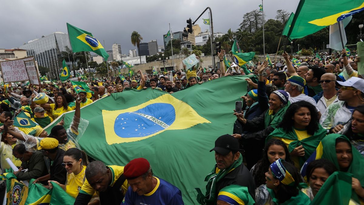 Az alulmaradt jobboldali elnök hívei Rio de Janeiróban