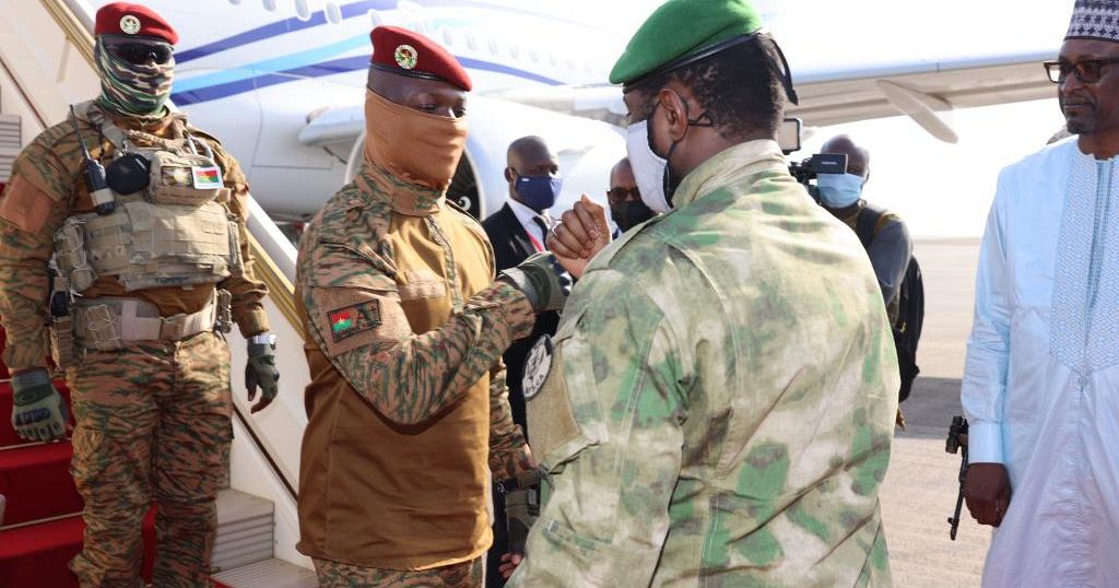 Burkina Faso Visite Damitié Du Capitaine Ibrahim Traoré Au Mali Africanews Trendradars