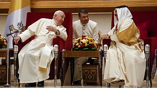 Le pape François accueilli par Hamad ben Issa Al Khalifa, roi de Bahreïn - Awali, le 03/11/2022