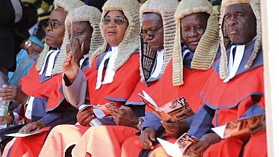 Zimbabwe : les juges doivent-ils encore porter la perruque ?