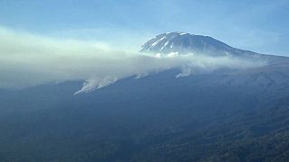 Tanzanie : plusieurs incendies continuent sur le Kilimandjaro