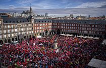 Cerca de 50 mil trabalhadores exigiram aumentos salariais na Plaza Mayor de Madrid