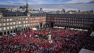 Cerca de 50 mil trabalhadores exigiram aumentos salariais na Plaza Mayor de Madrid