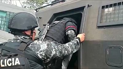 Sicherheitskräfte in Ecuador im Kampf gegen Drogenbanden
