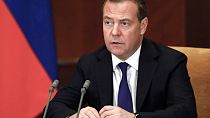 Russlands Politiker Dmitry Medwedew fordert Todesstrafe bei Sabotage