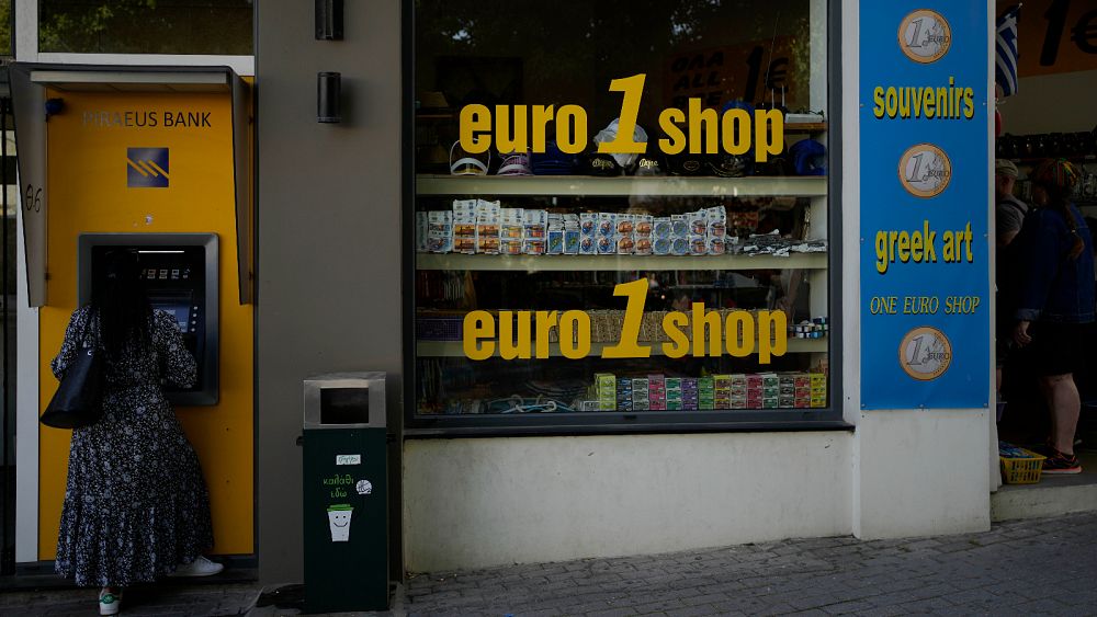 Europeans €3,000 poorer per year after financial crisis, report claims