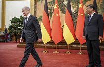 A német kancellár és a kínai elnök a pekingi kormányzat épületében
