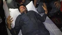 Eski Pakistan Başbakanı İmran Han, uğradığı silahlı saldırıda yaralandı